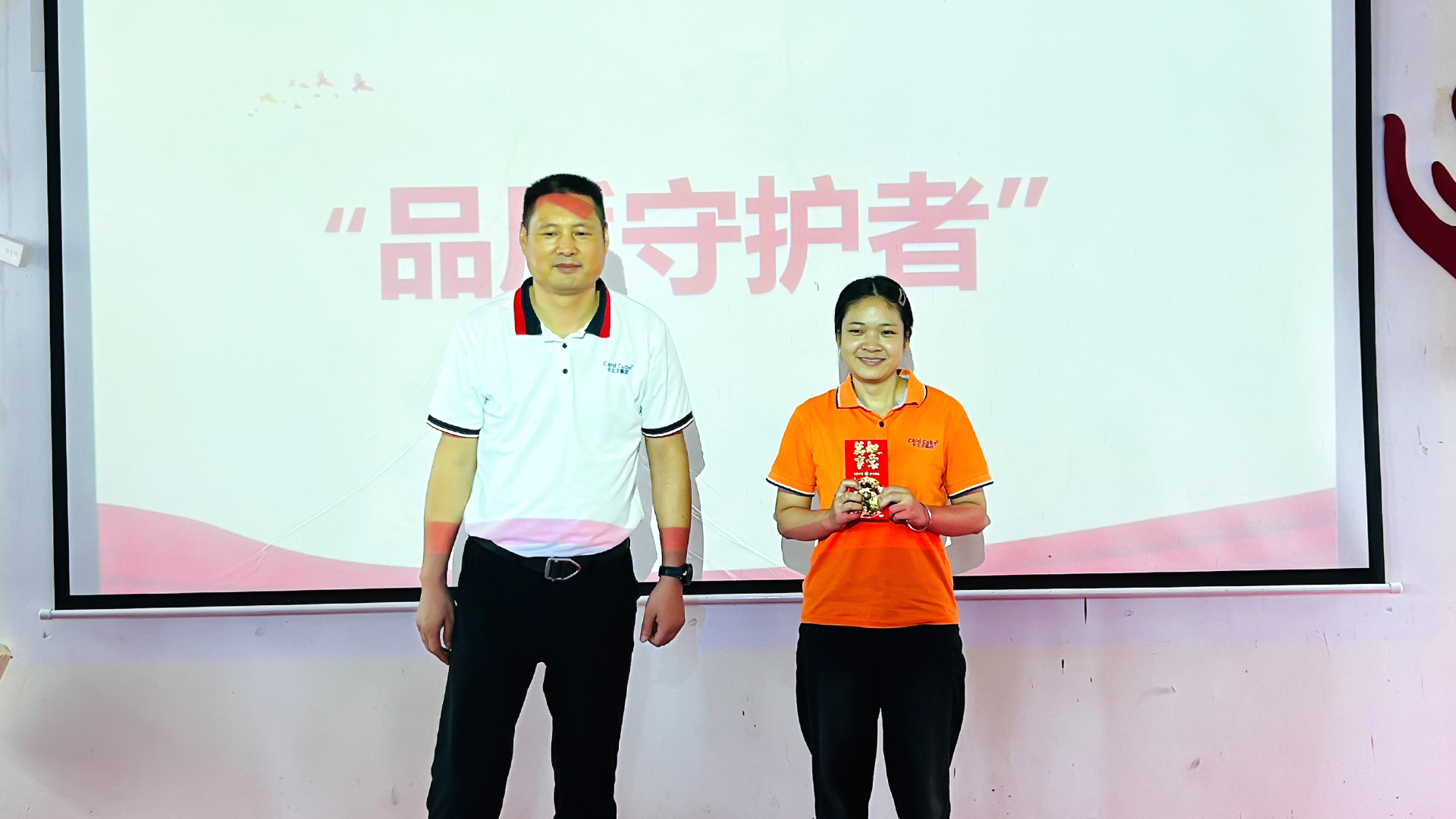 凯时集团关于制卡部吴芳与定制化部喻普火情处置的表彰通报